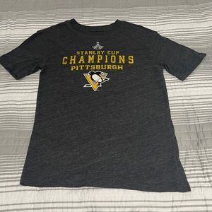 Youth large Pittsburgh Penguins tshirt